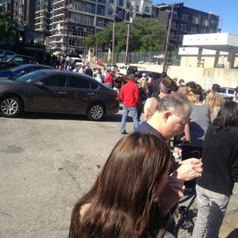 Franklin Barbecue - The line - Barbeque Near Me - Austin, Texas