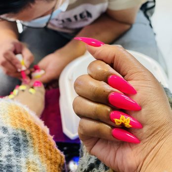 V Nails - 3D nail art -sunflower - Nail Salons Near Me - Omaha, Nebraska V Nails - 3D nail art -sunflower - Nail Salons Near Me - Omaha, Nebraska