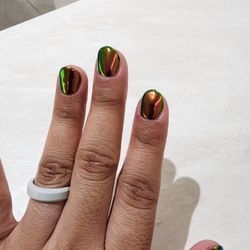 Walea by Salon Glitter - Don't know the exact color but chrome nails!