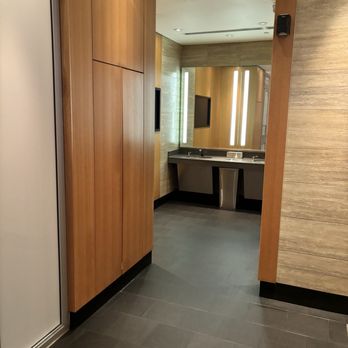 Cactus Club Cafe - Bathroom - Cocktail Bars Near Me - Toronto, Ontario