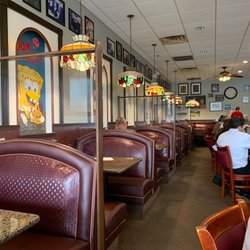 Continental Restaurant - Inside a nice ambiance like old fashioned diners in the old days