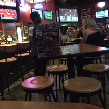 Buffalo Wild Wings - Just talking .. Yet no help - Chicken Wings Near Me - Hemet, California