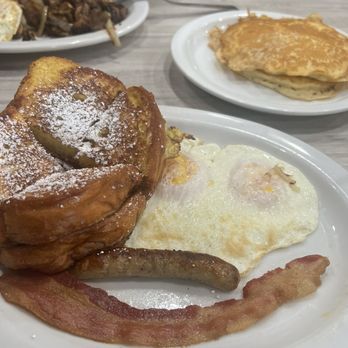 Loaded Cafe - Brioche French Toast Mini - Breakfast & Brunch Near Me - Gardena, California Loaded Cafe - Brioche French Toast Mini - Breakfast & Brunch Near Me - Gardena, California