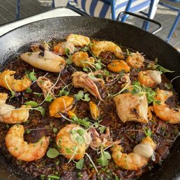 Seafood paella