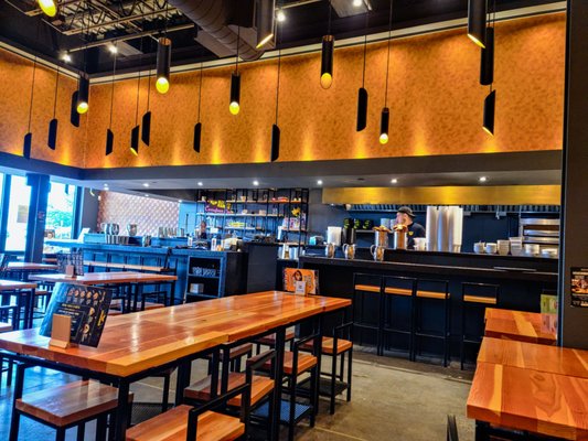 KINTON RAMEN CARREFOUR LAVAL by null