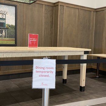 Chick-fil-A - Empty tables. Must use the food court tables. A "smart" way to fight COVID??! - Fast Food Near Me - Bloomington, Minnesota Chick-fil-A - Empty tables. Must use the food court tables. A "smart" way to fight COVID??! - Fast Food Near Me - Bloomington, Minnesota