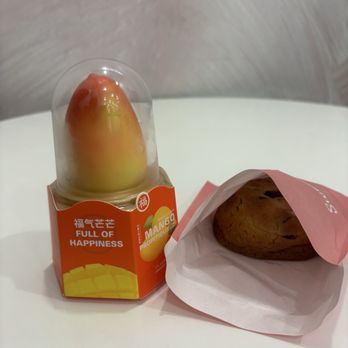 Sweet Handkraft - Mango Ice cream and Chocolate Chip Cookie - Desserts Near Me - Metairie, Louisiana Sweet Handkraft - Mango Ice cream and Chocolate Chip Cookie - Desserts Near Me - Metairie, Louisiana