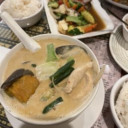 The BEST green curry with chicken