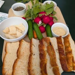 Restaurant Bauschänzli - Hummus platter - June 2025