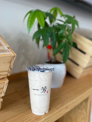 Yi Fang Taiwan Fruit Tea by null