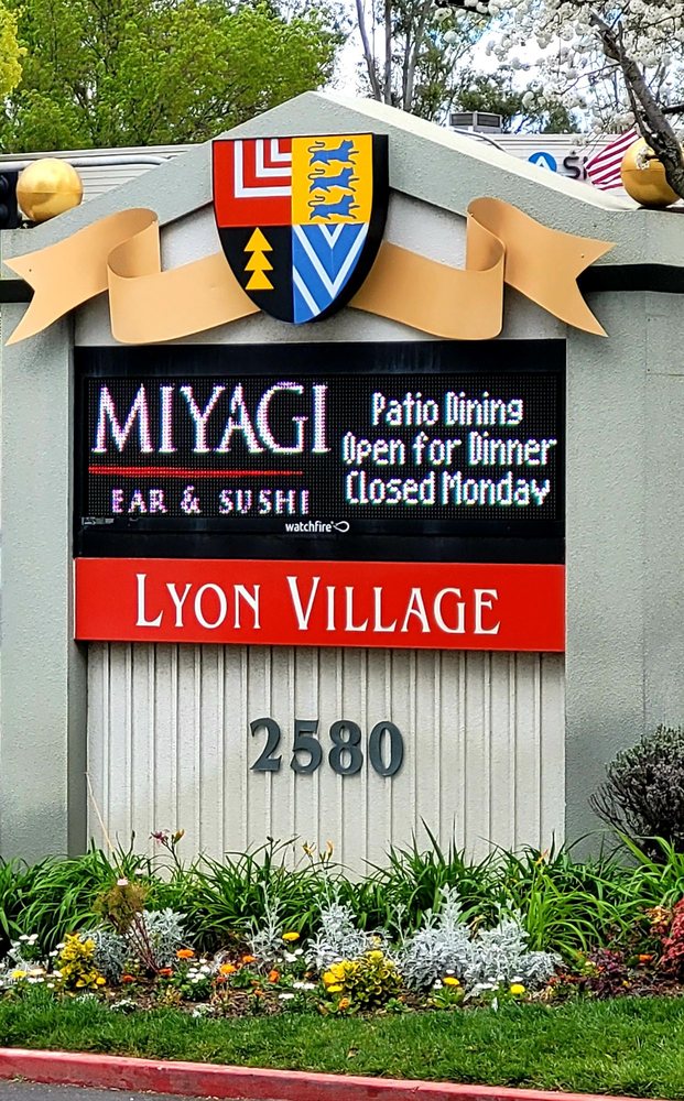 LYON VILLAGE SHOPPING CENTER Updated September 2024 2580 Fair Oaks