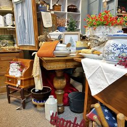 The Red Pepper Deli - The Copper Awning antique shop/mall