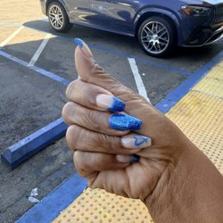 Queen Nails - Look at what Liz can do!! She's doing good I think I found my nail artist!!!