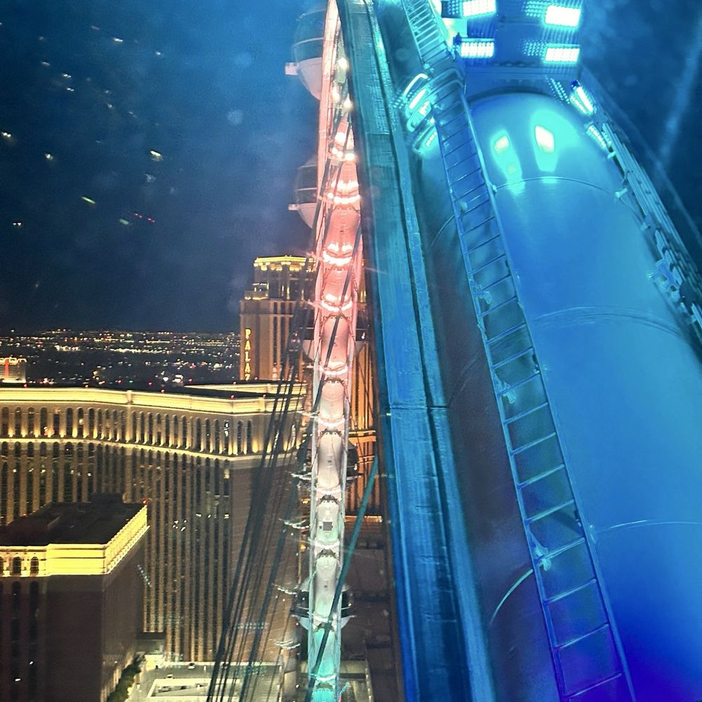 The High Roller - Inside the pod - Amusement Parks Near Me - Las Vegas, Nevada The High Roller - Inside the pod - Amusement Parks Near Me - Las Vegas, Nevada