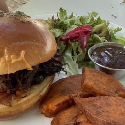 Pulled pork sandwich with sweet potato fries Pulled pork sandwich with sweet potato fries