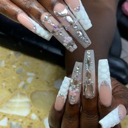 Hollywood Salon Spa - NailsbyHOANG