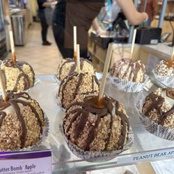 Rocky Mountain Chocolate Factory - Candied apples