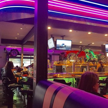 Billy Blanco's - From our table we can see the bar situated in the center of the main dining area - Mexican Near Me - Park City, Utah
