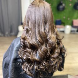 Phenom Muse Salon - Custom clip in install with curls