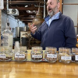 Palmer Distilling - The owner teaching us all about gin!