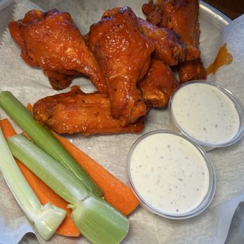 Fatpour Tap Works Wicker Park - Buffalo Wings - Sports Bars Near Me - Chicago, Illinois Fatpour Tap Works Wicker Park - Buffalo Wings - Sports Bars Near Me - Chicago, Illinois