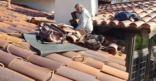 Mario's Roofing Services Logo