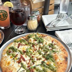 Silver Falls Brewery Barrel House - Chicken pesto pizza with pomegranate seltzer