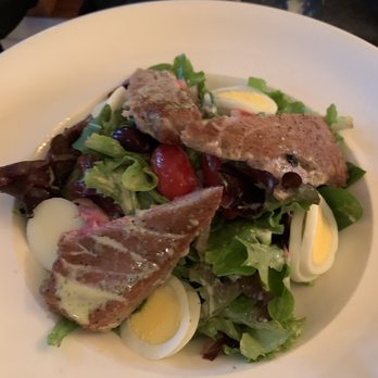 Verde on Smith - Niçoise salad with seared tuna - Italian Near Me - Brooklyn, New York Verde on Smith - Niçoise salad with seared tuna - Italian Near Me - Brooklyn, New York