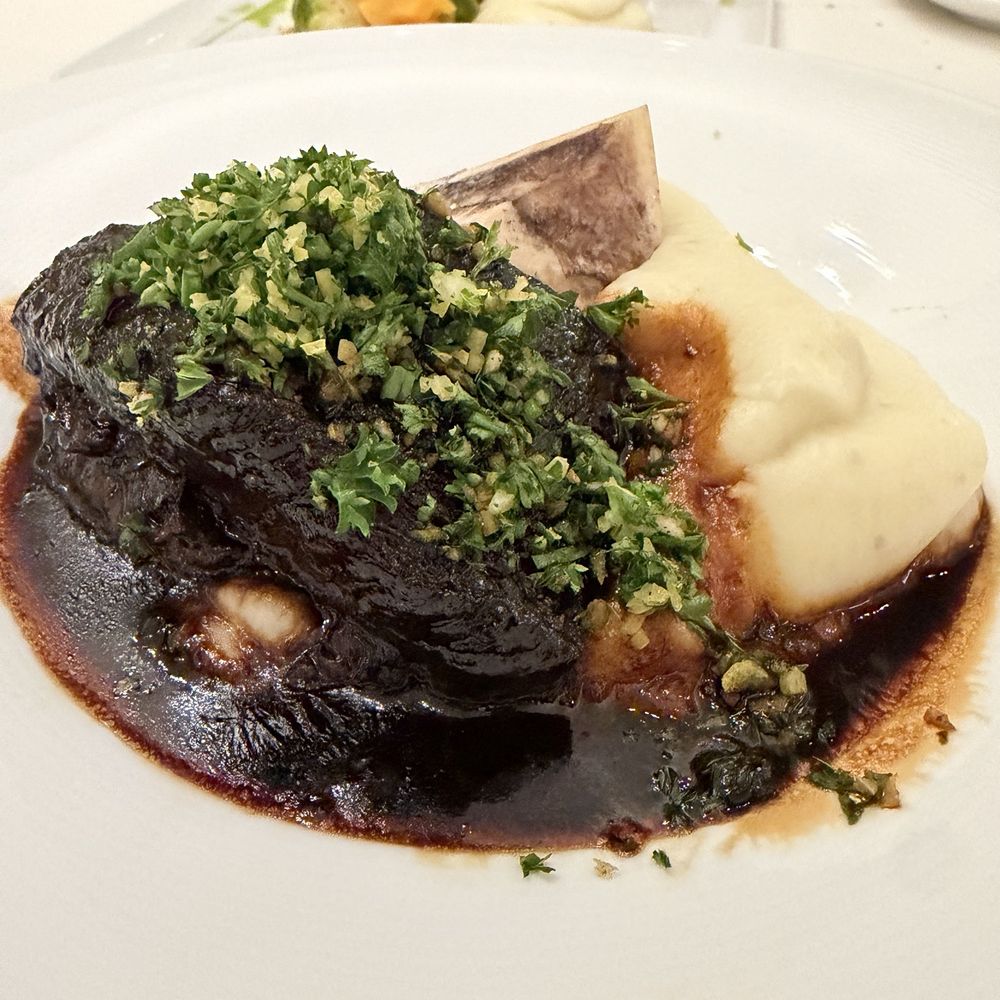 Henry's Steakhouse - Steakhouses Near Me - Placerville, California