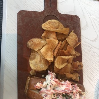 The Hampton Social - Naples - Lobster roll (creamy) - New American Near Me - Naples, Florida