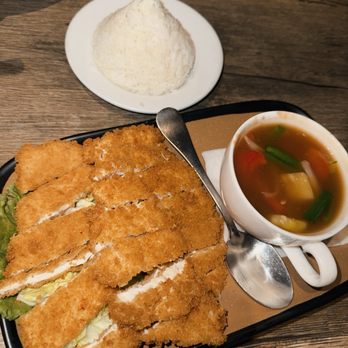 Ocha Thai Kitchen & Cafe - Crispy chicken with sweet and sour sauce - Cafes Near Me - Centreville, Virginia