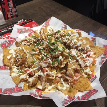 St. Louis Bar & Grill - Sports Bars Near Me - Brampton, Ontario