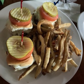 Cavanaughs Headhouse - Burger Sliders 3 - American Near Me - Philadelphia, Pennsylvania