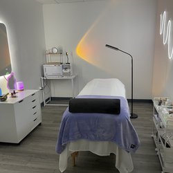 Manifest Beauty Bar