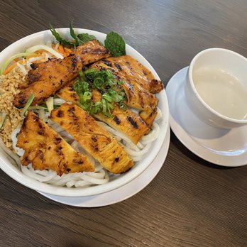 PT Eatery - Chicken coconut rice noodle bowl - Vietnamese Near Me - San Diego, California PT Eatery - Chicken coconut rice noodle bowl - Vietnamese Near Me - San Diego, California