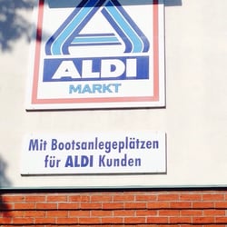 Aldi - Der erste und einzige Aldi mit Bootsanleger in bester Potsdamer Lage.