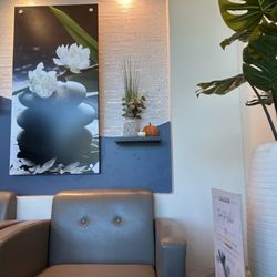 Hand & Stone Massage and Facial Spa - Lobby