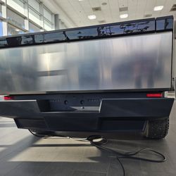 Tesla - Buena Park - Cybertruck