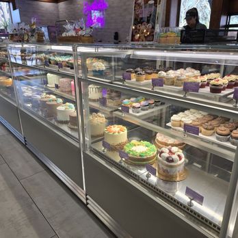 Deerfields Bakery - Cakes and cupcakes - Bakeries Near Me - Buffalo Grove, Illinois