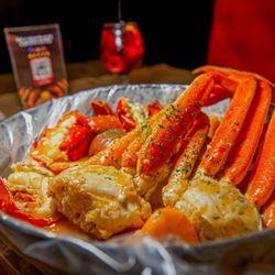 Cajun Boil Seafood Restaurant Hollywood - Crab Legs with The Ultimate sauce