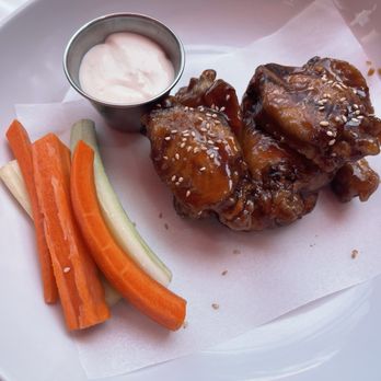 Hungry Crowd - Chicken wings - New American Near Me - Los Angeles, California Hungry Crowd - Chicken wings - New American Near Me - Los Angeles, California