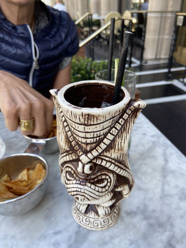 THE LOUNGE near Four Seasons Hotel Los Angeles At Beverly Hills, Los