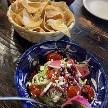 La Dama - Guacamole - Mexican Near Me - Milwaukee, Wisconsin
