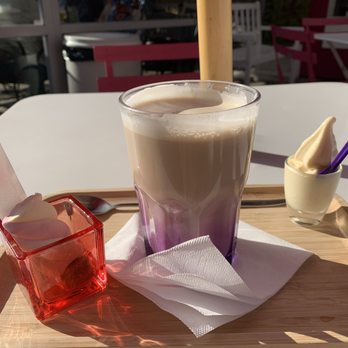 Moochie - Latte - Ice Cream & Frozen Yogurt Near Me - Gent, VOV