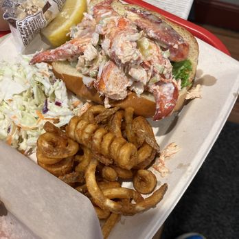 Bentley's Roast Beef - Lobster Roll - Sandwiches Near Me - Amherst, New Hampshire