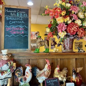 Mo's Egg House - Inside decor - Breakfast & Brunch Near Me - Redmond, Oregon