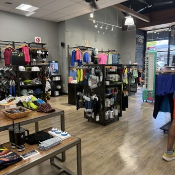 Fleet Feet - Davis - Shoe Stores Near Me - Davis, California