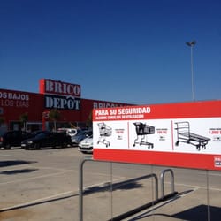 Brico Depôt - Aparcamiento y carritos