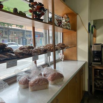 Lee's Bakery & Kitchen - Donuts Near Me - Honolulu, Hawaii