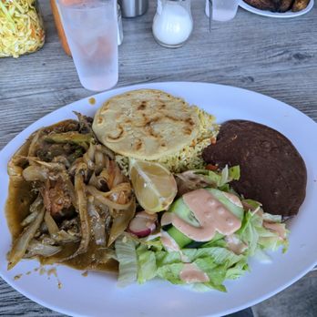 L'Roco Grill - Bistek Encebollado - Salvadoran Near Me - San Jose, California L'Roco Grill - Bistek Encebollado - Salvadoran Near Me - San Jose, California